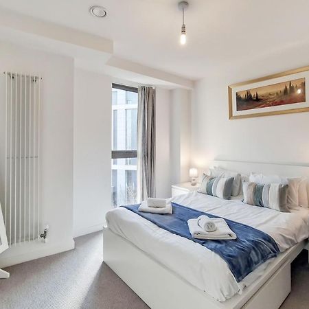 Deluxe One Bed Apartment By London Excel エクステリア 写真
