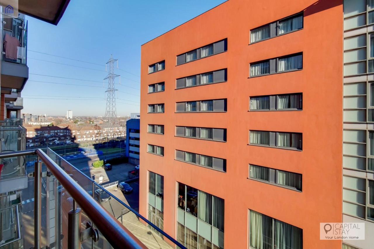 Deluxe One Bed Apartment By London Excel エクステリア 写真